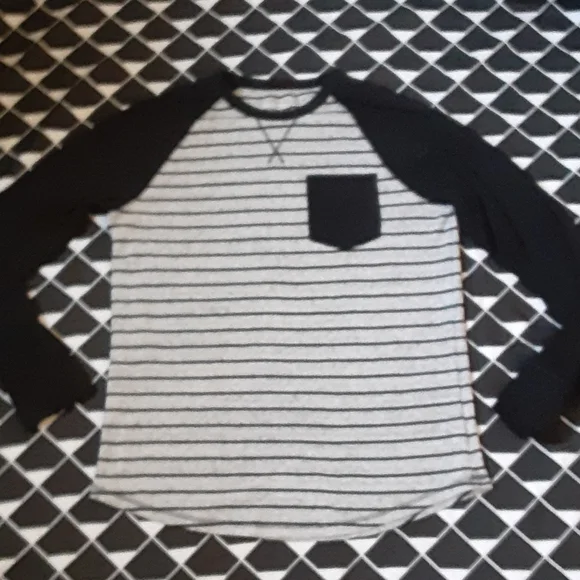 MOSSIMO SUPPLY CO GRAY AND BLACK STRIPED TOP,  SIZE XL - Picture 2 of 6